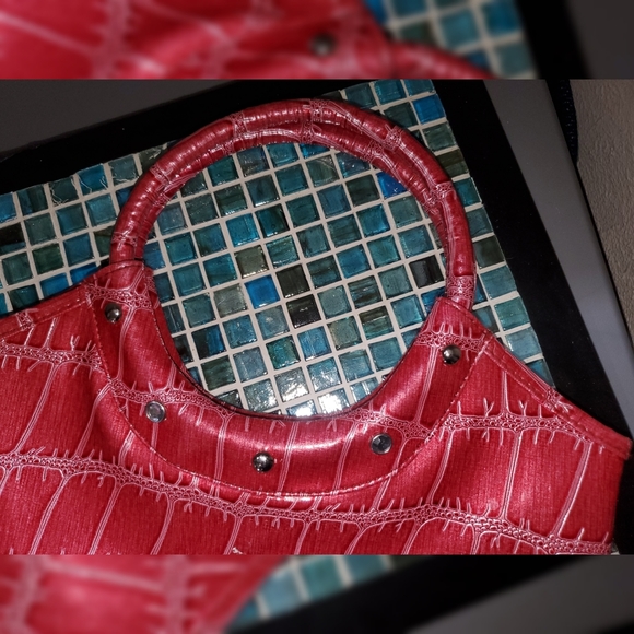 FREE w/Purchase: Round Handled Purse - Picture 2 of 4